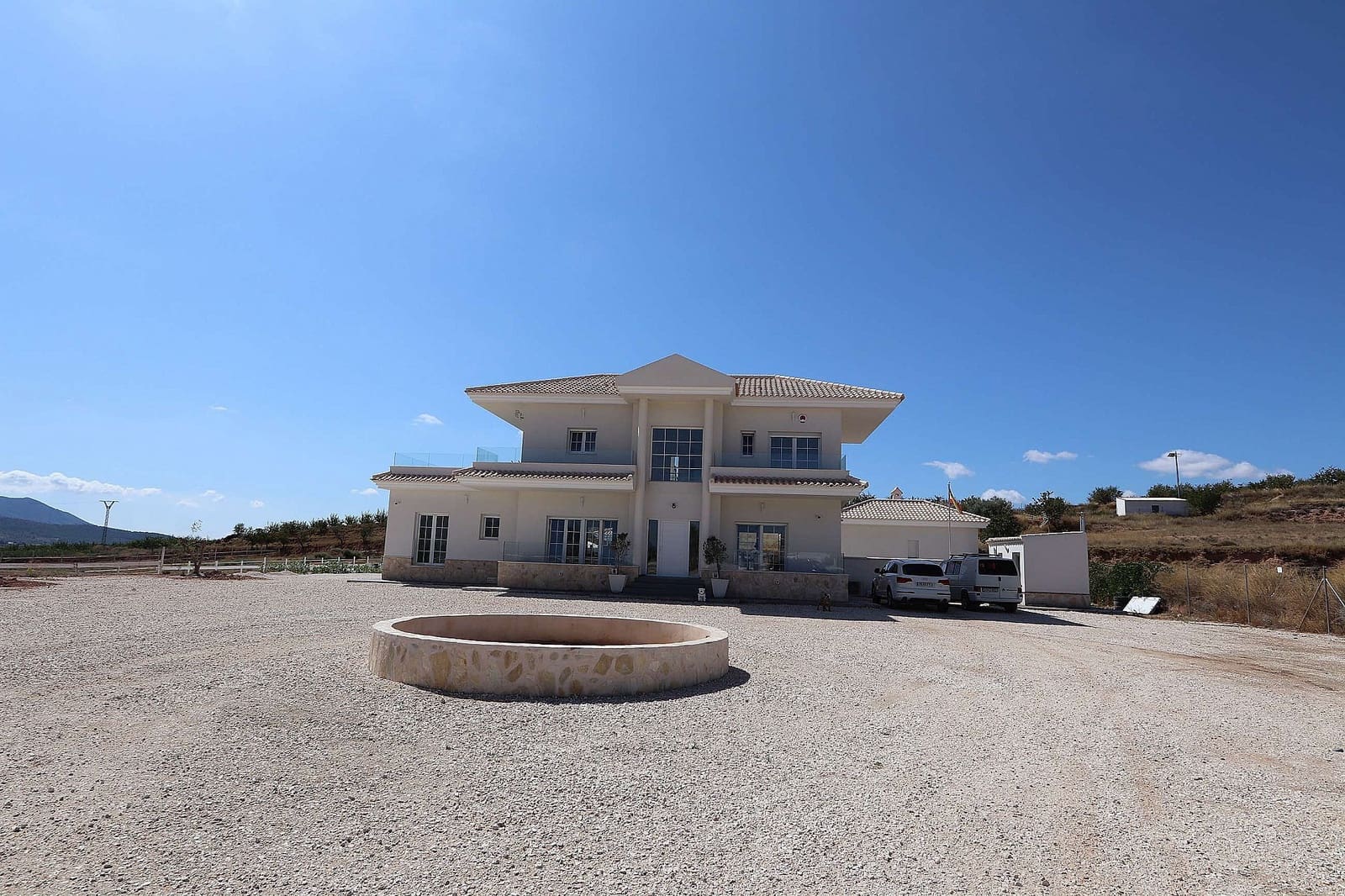 4 bedroom Villa for sale in Pinoso with pool - € 375,000 (Ref: 8025070)