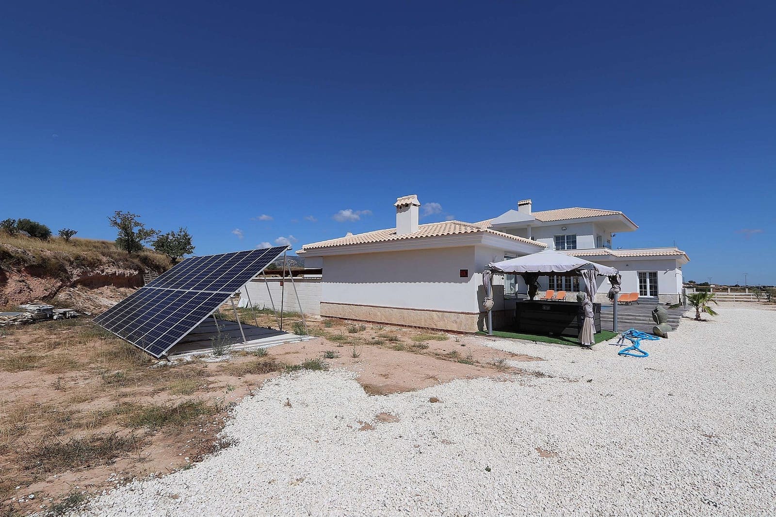 4 bedroom Villa for sale in Pinoso with pool - € 375,000 (Ref: 8025070)