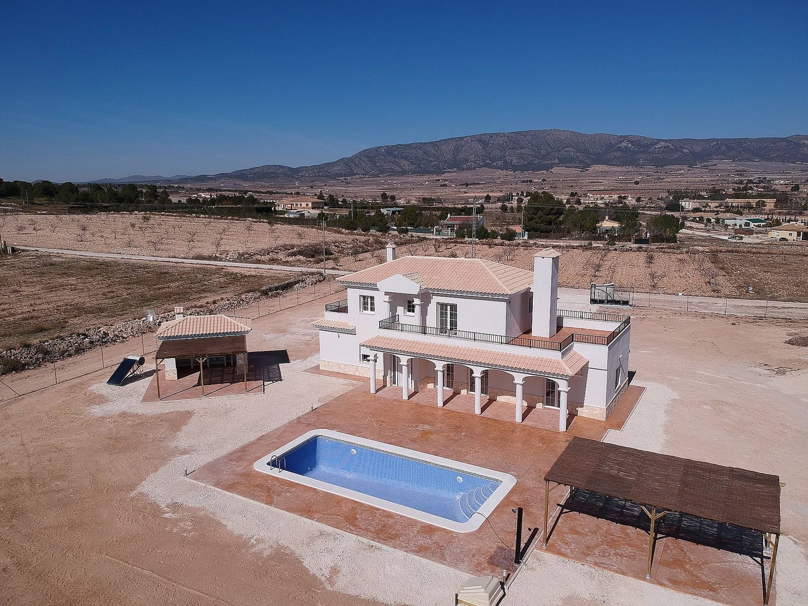 4 bedroom Villa for sale in Pinoso with pool - € 375,000 (Ref: 8025070)