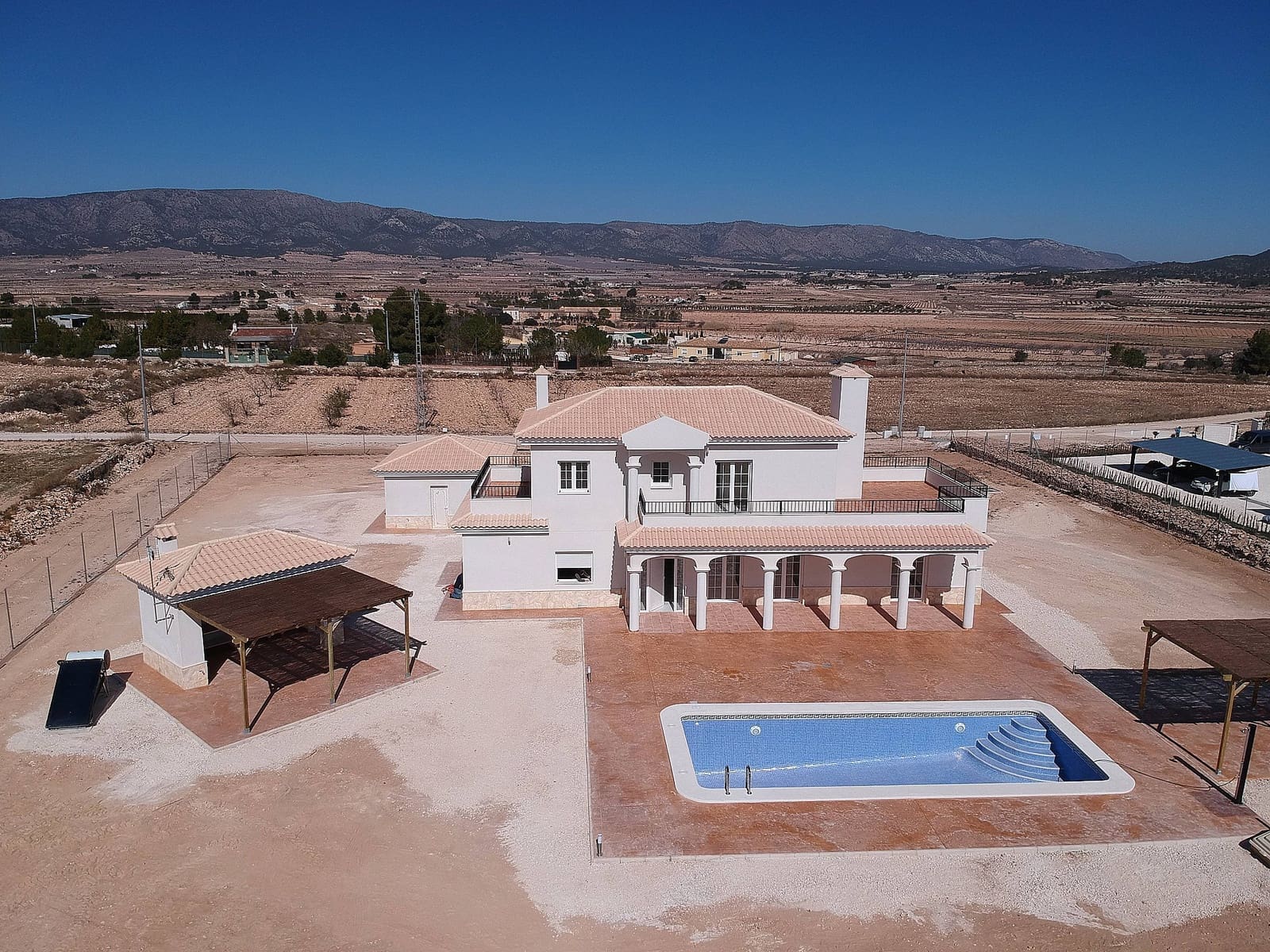 4 bedroom Villa for sale in Pinoso with pool - € 375,000 (Ref: 8025070)