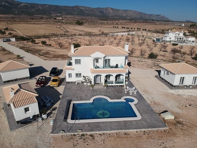 4 bedroom Villa for sale in Pinoso with pool - € 375,000 (Ref: 8025070)
