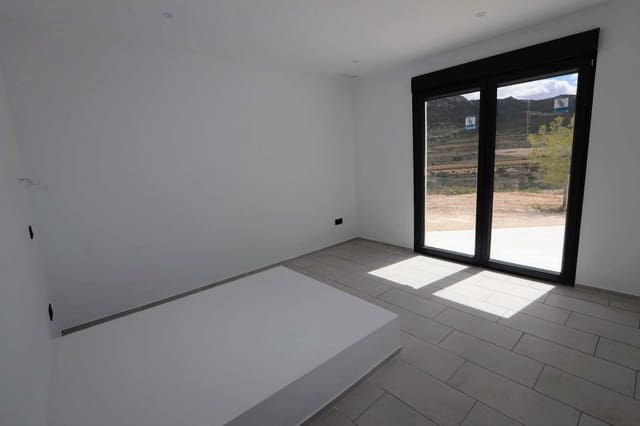 Chalet de 4 habitaciones en Aspe en venta con piscina - 310.924 € (Ref: 8025118)