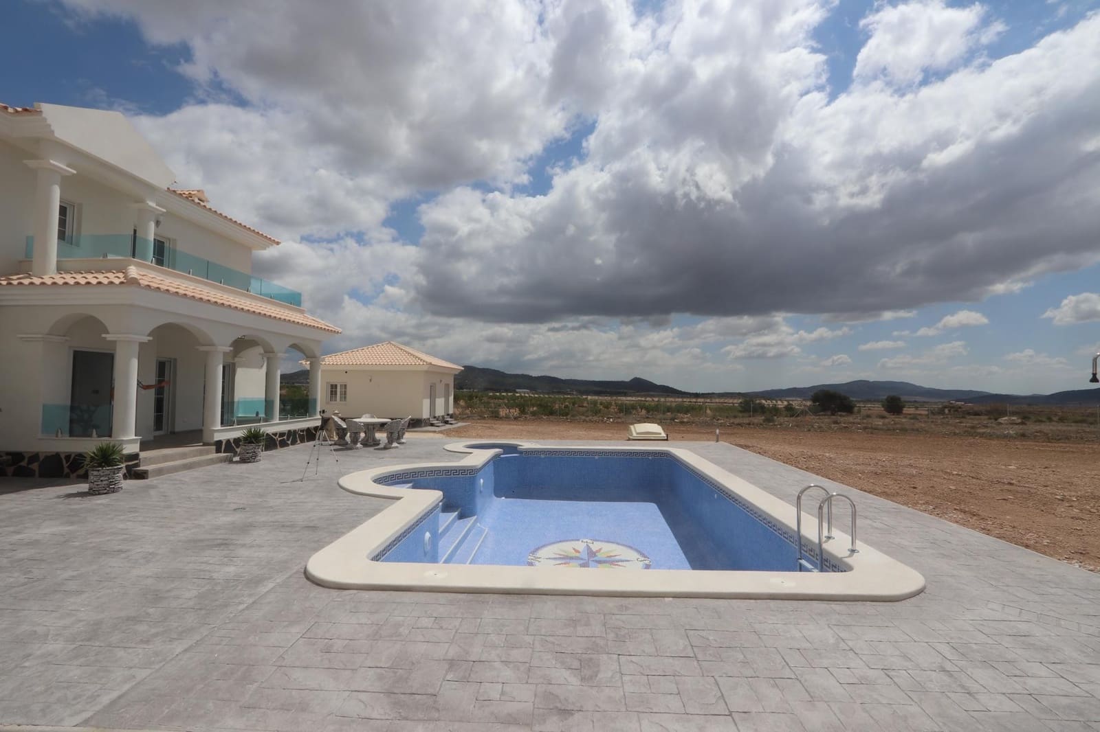 4 bedroom Villa for sale in Pinoso with pool - € 423,000 (Ref: 8025128)