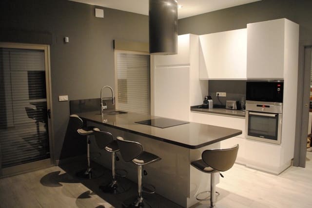 3 Zimmer Villa zu verkaufen in Pinoso mit Pool - 398.000 € (Ref: 8212837)