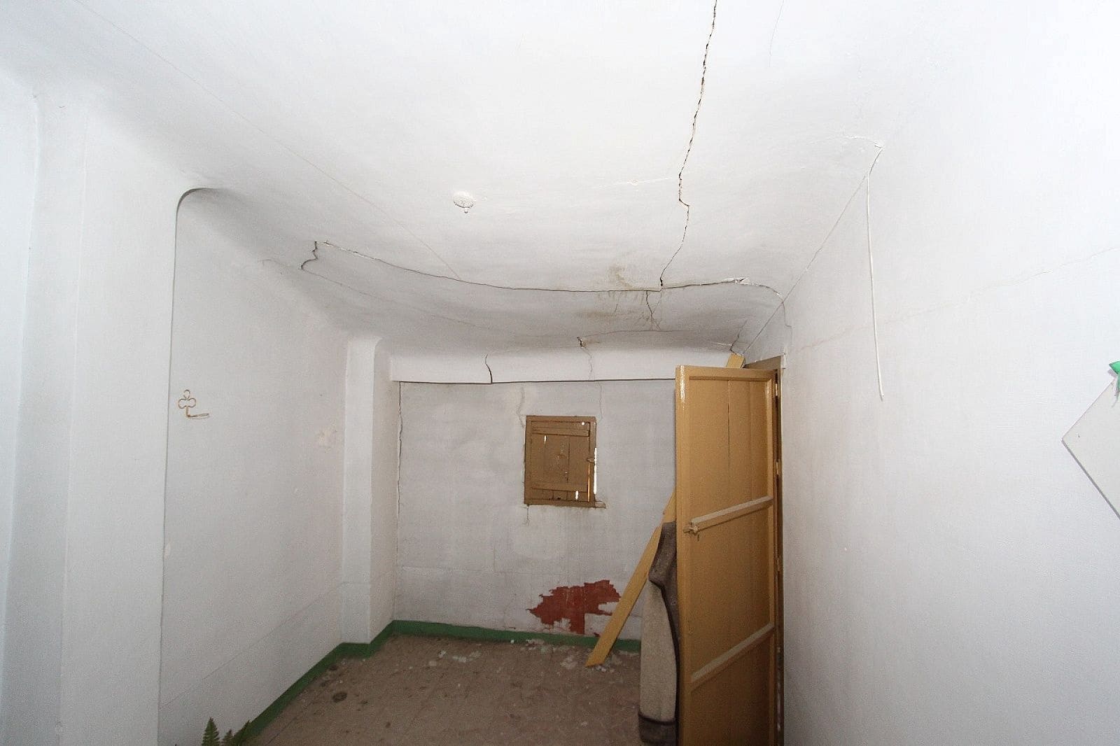 6 soverom Hus til salgs i Villena med svømmebasseng - € 80 000 (Ref: 8559033)