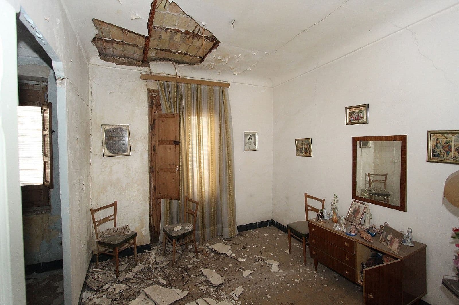 6 soverom Hus til salgs i Villena med svømmebasseng - € 80 000 (Ref: 8559033)