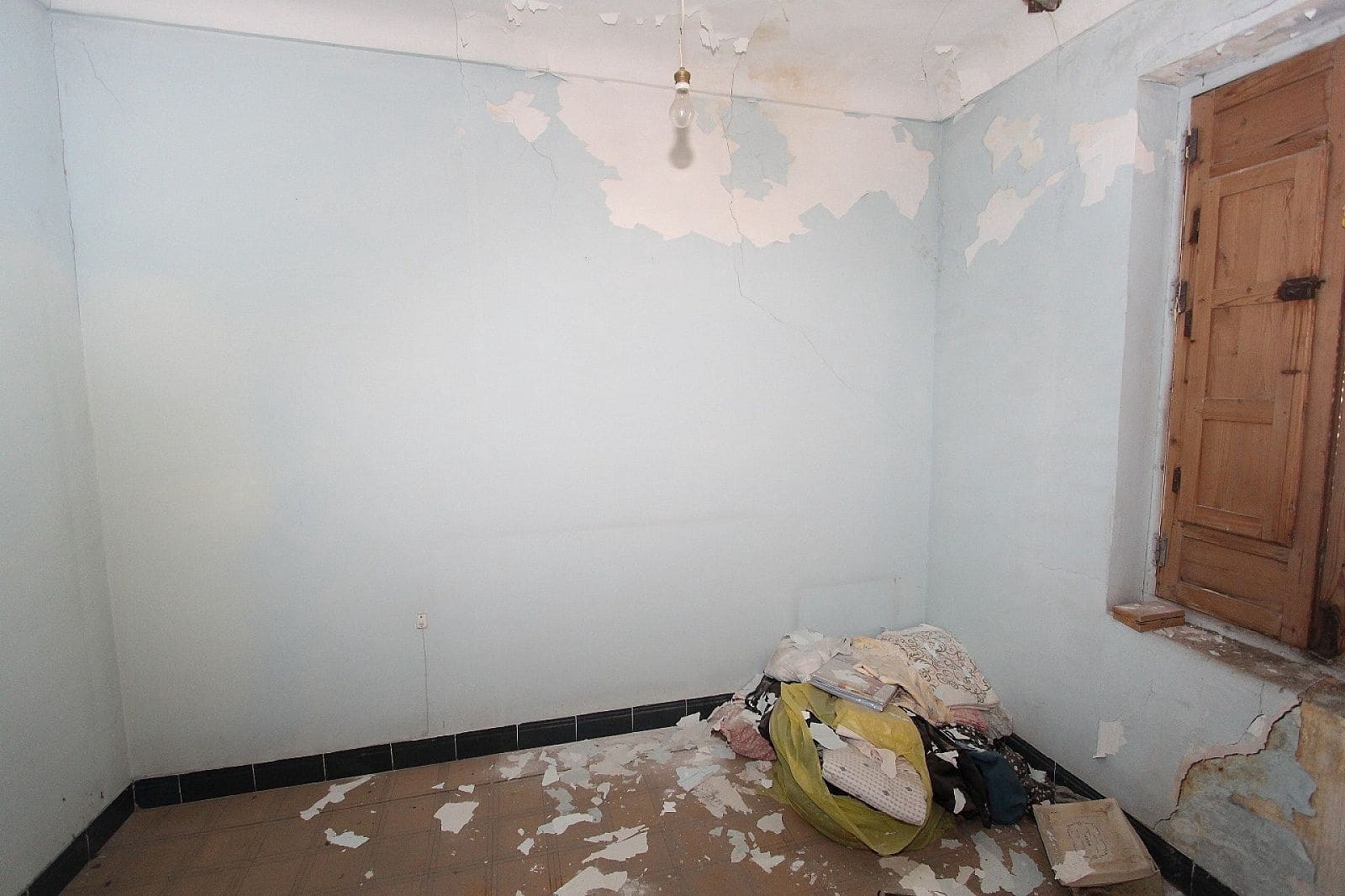 6 soverom Hus til salgs i Villena med svømmebasseng - € 80 000 (Ref: 8559033)