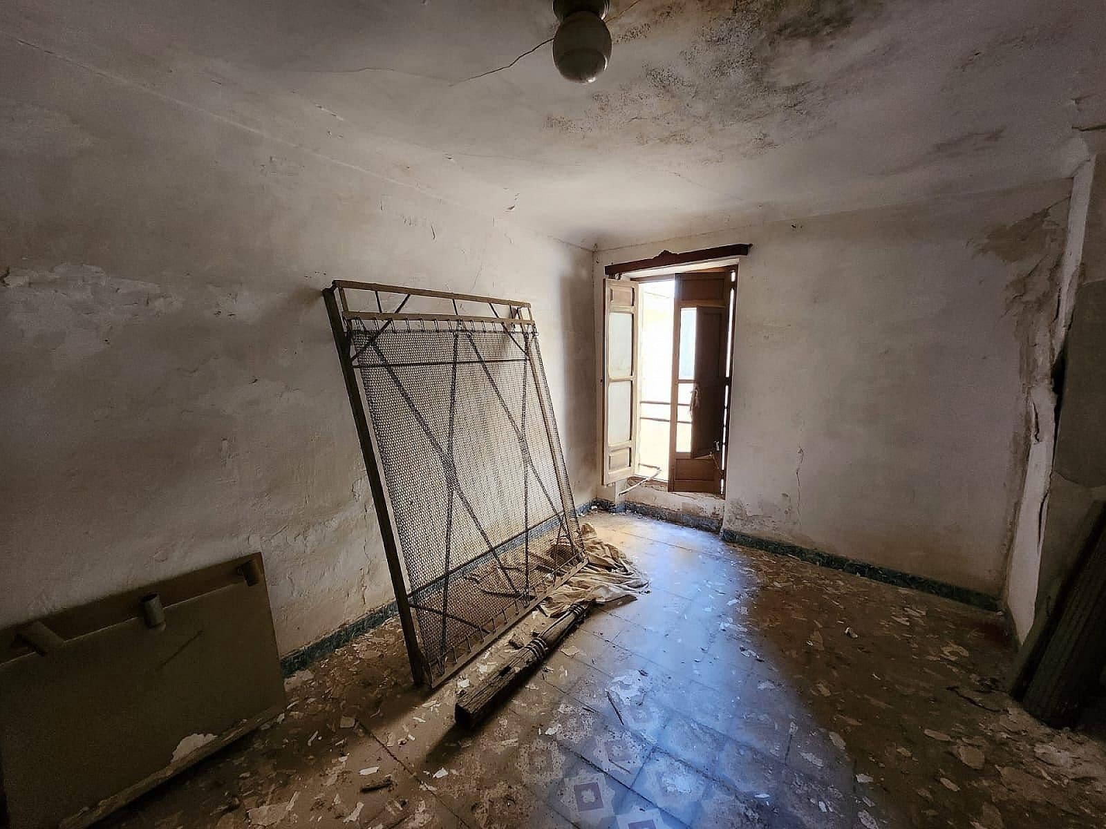 Hus til salgs i Villena med svømmebasseng - € 59 500 (Ref: 8655638)