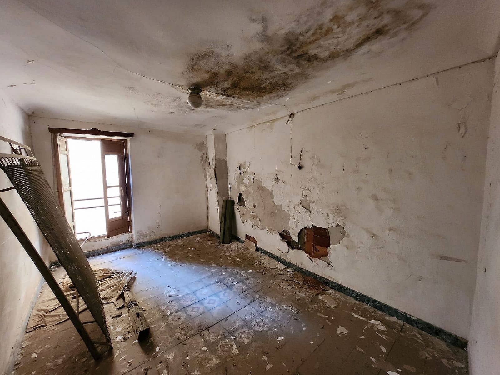 Hus til salgs i Villena med svømmebasseng - € 59 500 (Ref: 8655638)