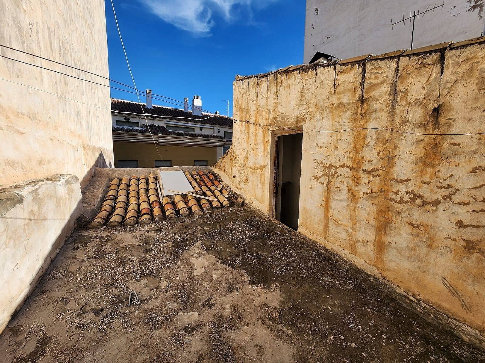 Hus til salgs i Villena med svømmebasseng - € 59 500 (Ref: 8655638)