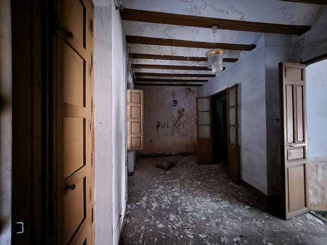 Hus til salgs i Villena med svømmebasseng - € 59 500 (Ref: 8655638)