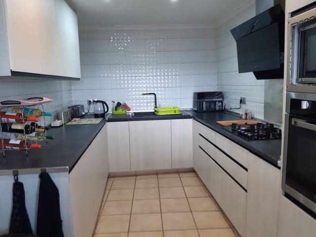 4 soveværelse Finca/Landehus til salg i Villena med swimmingpool - € 229.995 (Ref: 8820818)