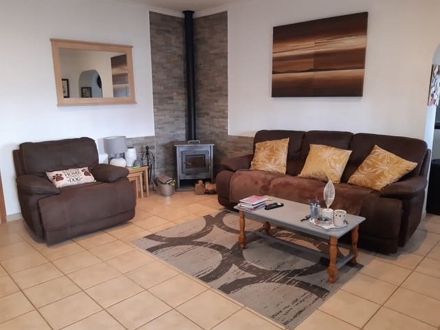 4 soveværelse Finca/Landehus til salg i Villena med swimmingpool - € 229.995 (Ref: 8820818)