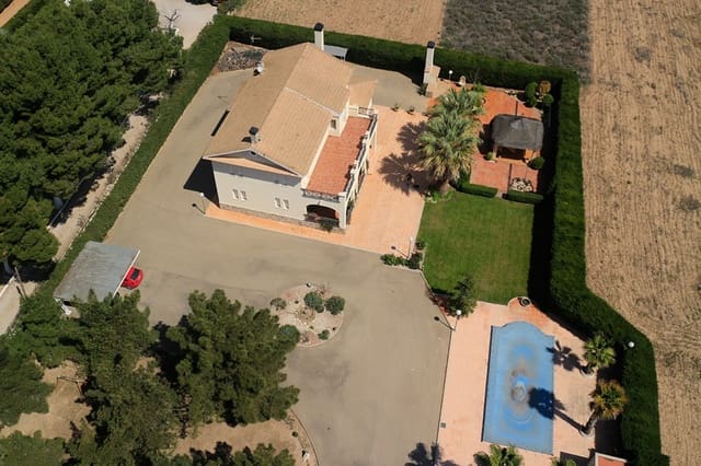 6 Zimmer Villa zu verkaufen in Yecla mit Pool Garage - 410.000 € (Ref: 9077074)