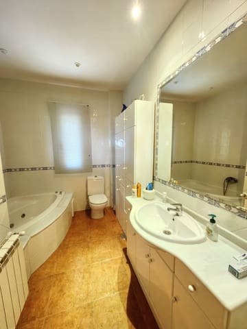 6 bedroom Villa for sale in Yecla with pool garage - € 410,000 (Ref: 9077074)