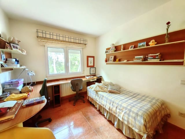 6 bedroom Villa for sale in Yecla with pool garage - € 410,000 (Ref: 9077074)