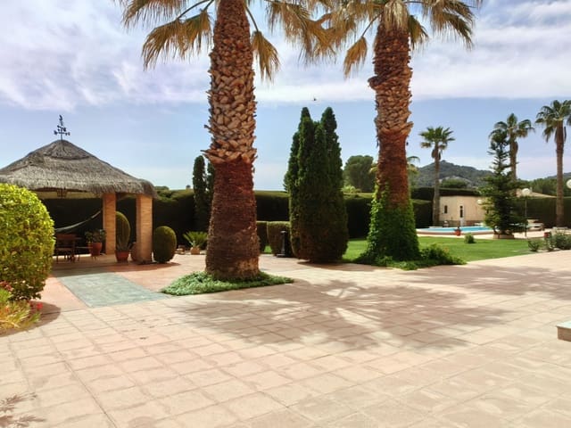 6 bedroom Villa for sale in Yecla with pool garage - € 410,000 (Ref: 9077074)