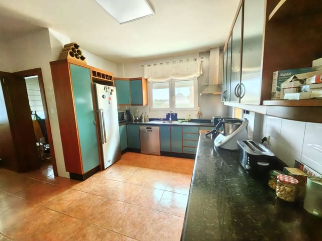 6 bedroom Villa for sale in Yecla with pool garage - € 410,000 (Ref: 9077074)