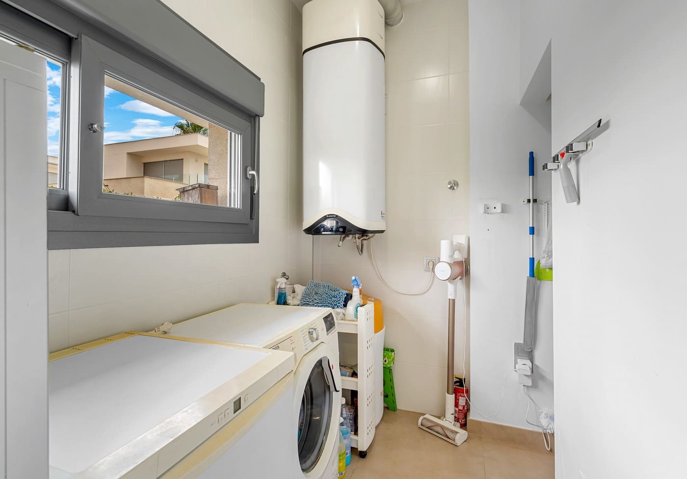 3 soveværelse Villa til salg i Jacarilla med swimmingpool - € 479.000 (Ref: 9165353)