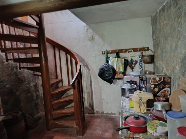 8 bedroom Finca/Country House for sale in Monóvar / Monóver - € 220,000 (Ref: 9168325)