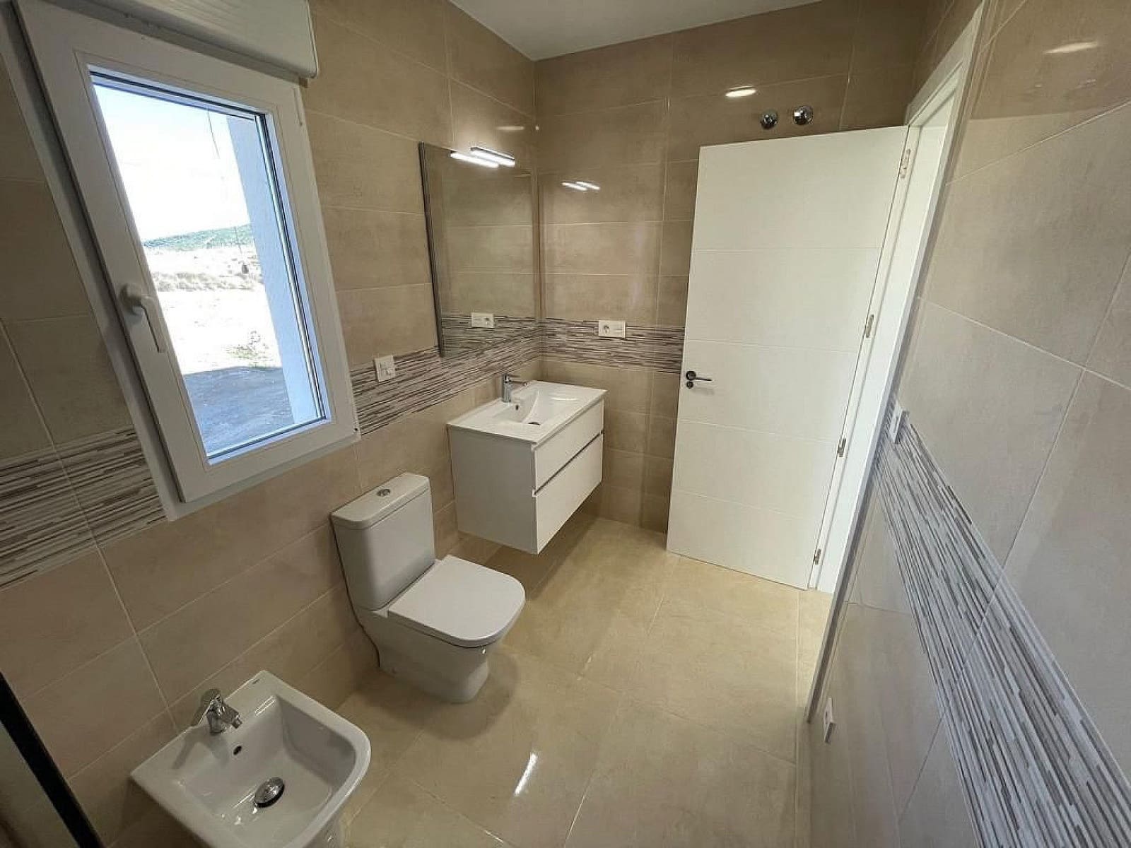 6 bedroom Villa for sale in Pinoso with pool - € 611,000 (Ref: 9203423)