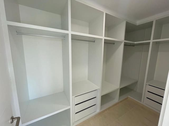 6 Zimmer Villa zu verkaufen in Pinoso mit Pool - 611.000 € (Ref: 9203423)