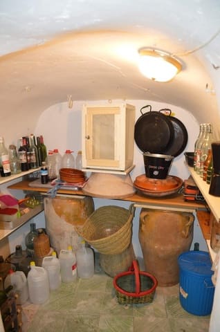 4 bedroom Cave House for sale in Jumilla with pool - € 95,000 (Ref: 9393583)