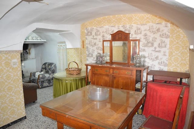 4 bedroom Cave House for sale in Jumilla with pool - € 95,000 (Ref: 9393583)