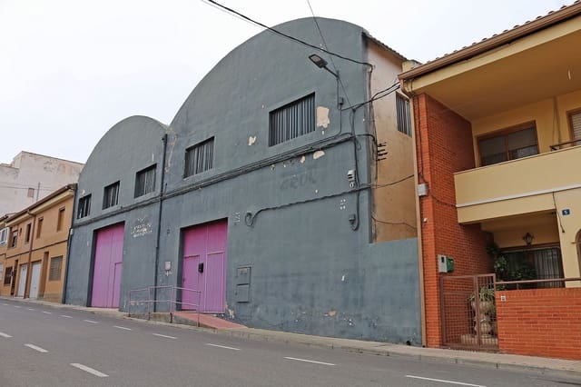 Commercial for sale in Pinoso with pool - € 320,000 (Ref: 9418895)