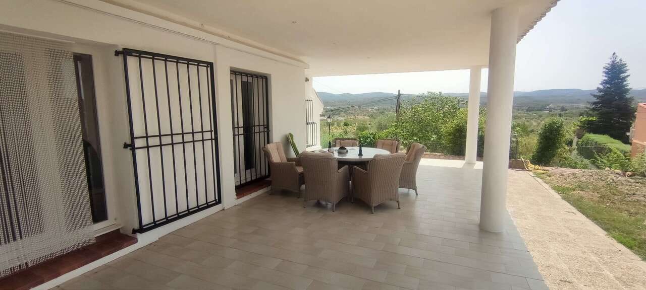 Local Comercial de 9 habitaciones en Ayora en venta con piscina - 620.000 € (Ref: 9475763)