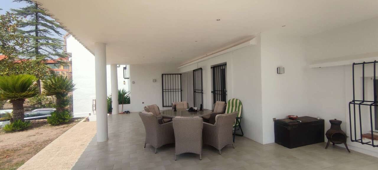 Local Comercial de 9 habitaciones en Ayora en venta con piscina - 620.000 € (Ref: 9475763)