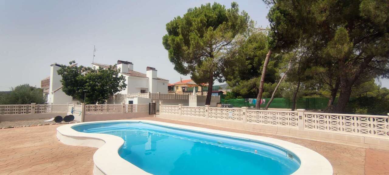 Local Comercial de 9 habitaciones en Ayora en venta con piscina - 620.000 € (Ref: 9475763)