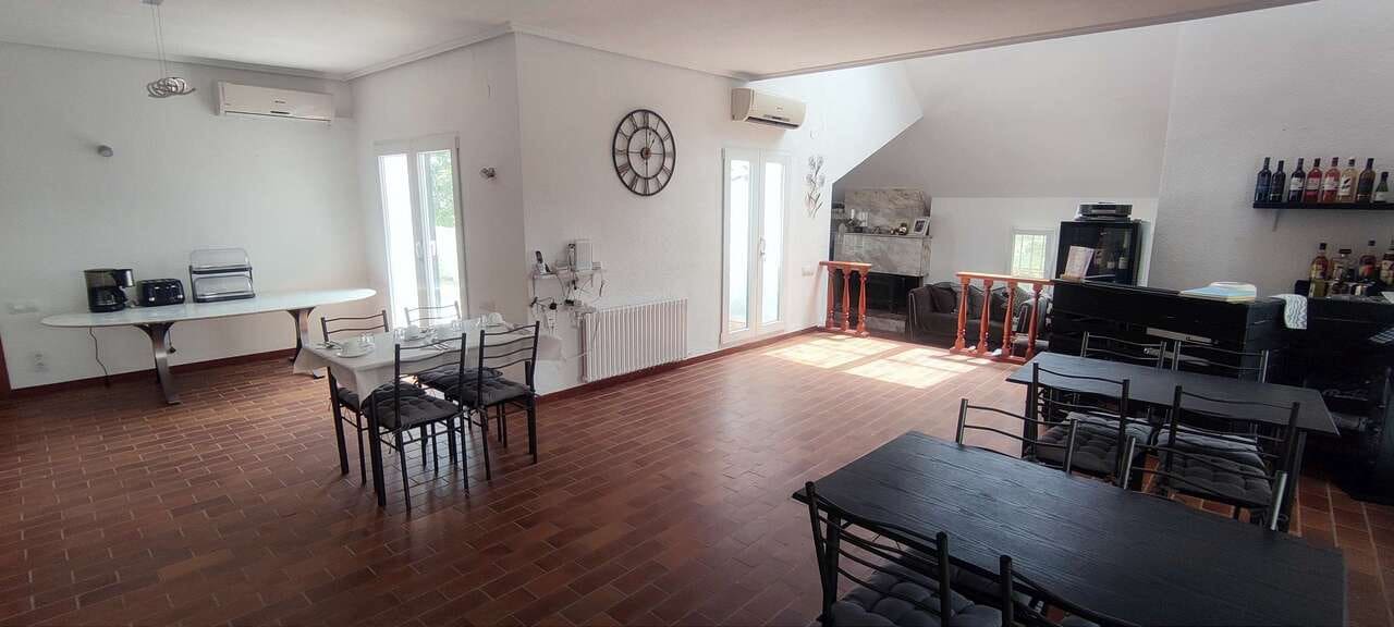 Local Comercial de 9 habitaciones en Ayora en venta con piscina - 620.000 € (Ref: 9475763)