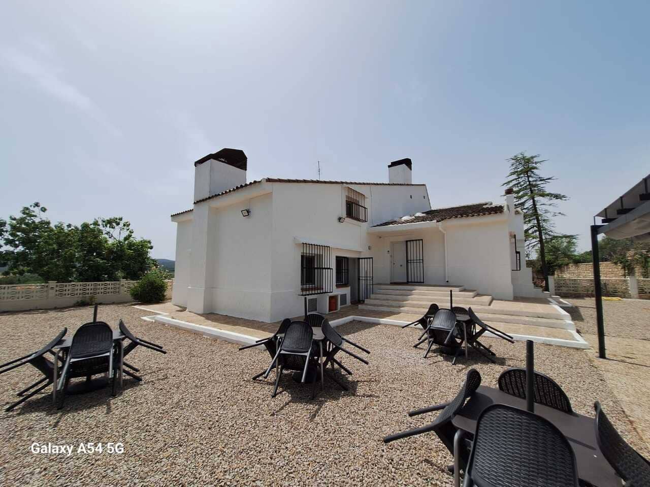 Local Comercial de 9 habitaciones en Ayora en venta con piscina - 620.000 € (Ref: 9475763)