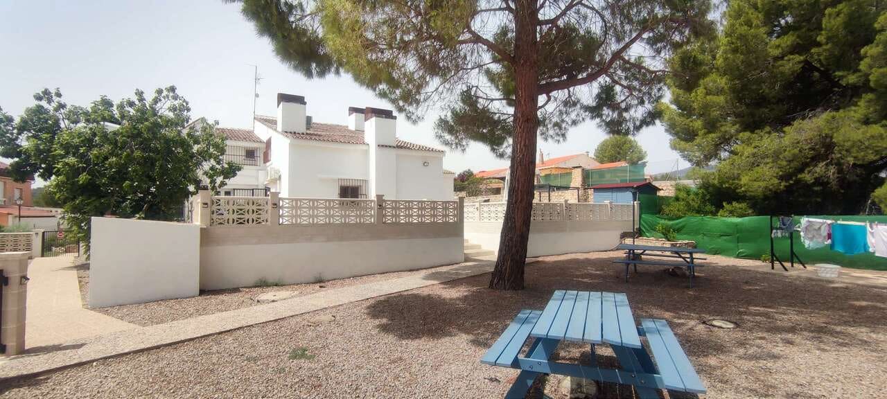 Local Comercial de 9 habitaciones en Ayora en venta con piscina - 620.000 € (Ref: 9475763)
