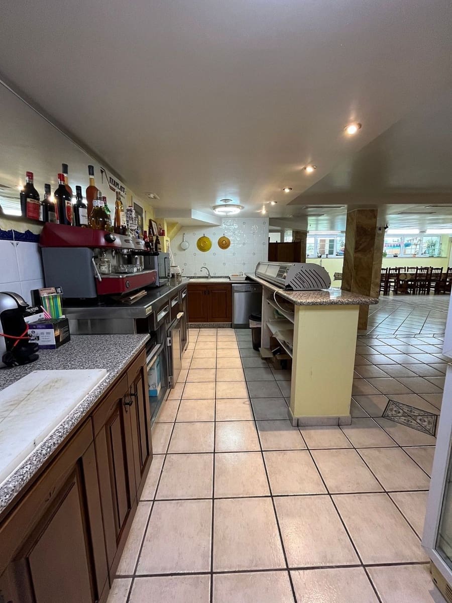 4 sypialnia Dom na sprzedaż w Sax z basenem - 415 000 € (Ref: 9475768)