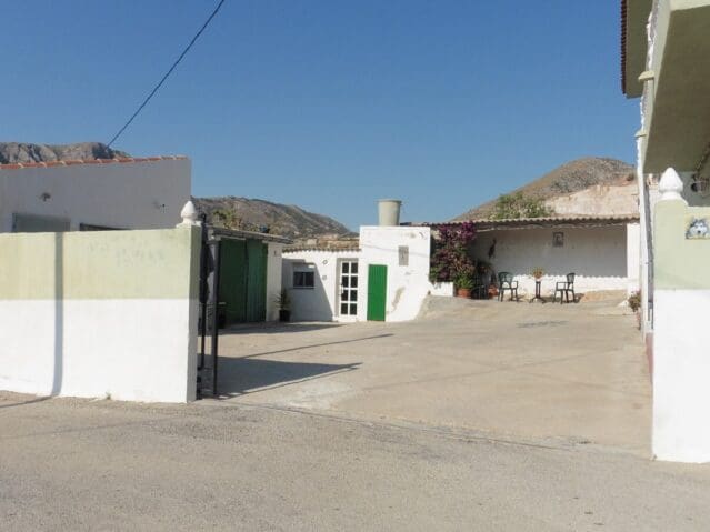 9 bedroom Finca/Country House for sale in L'Alguena / Alguenya - € 229,995 (Ref: 9475787)