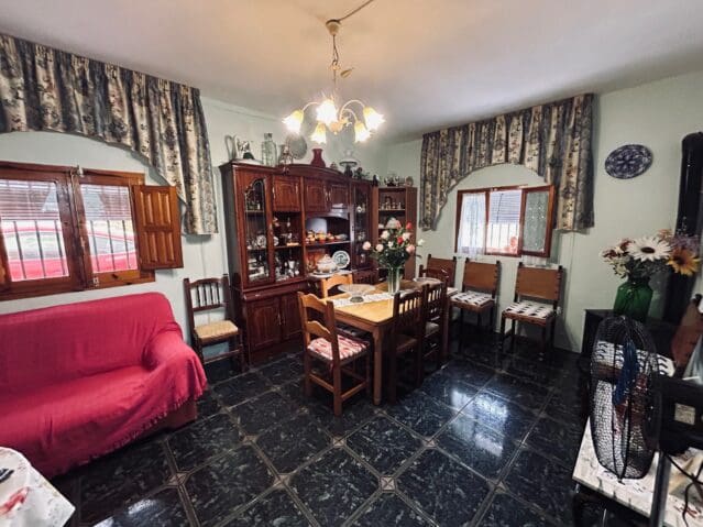 9 bedroom Finca/Country House for sale in L'Alguena / Alguenya - € 229,995 (Ref: 9475787)