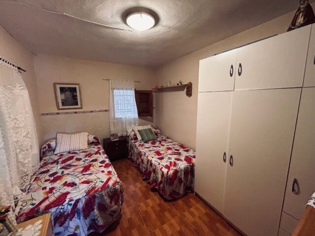 9 bedroom Finca/Country House for sale in L'Alguena / Alguenya - € 229,995 (Ref: 9475787)