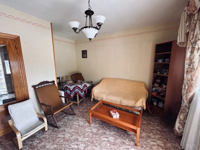 9 bedroom Finca/Country House for sale in L'Alguena / Alguenya - € 229,995 (Ref: 9475787)