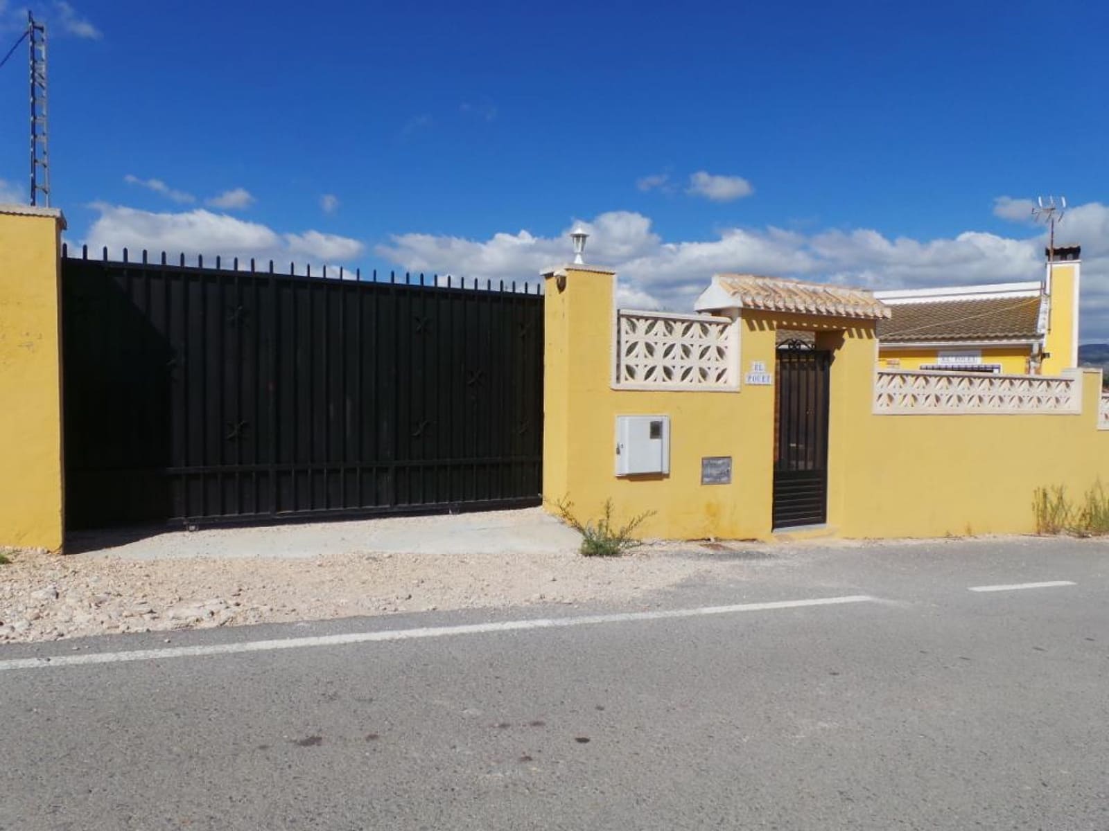 3 bedroom Finca/Country House for sale in Castalla with pool garage - € 175,000 (Ref: 9688718)