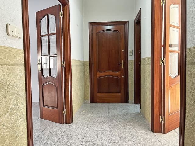 3 soverom Hus til salgs i Pinoso med svømmebasseng - € 148 000 (Ref: 9734161)