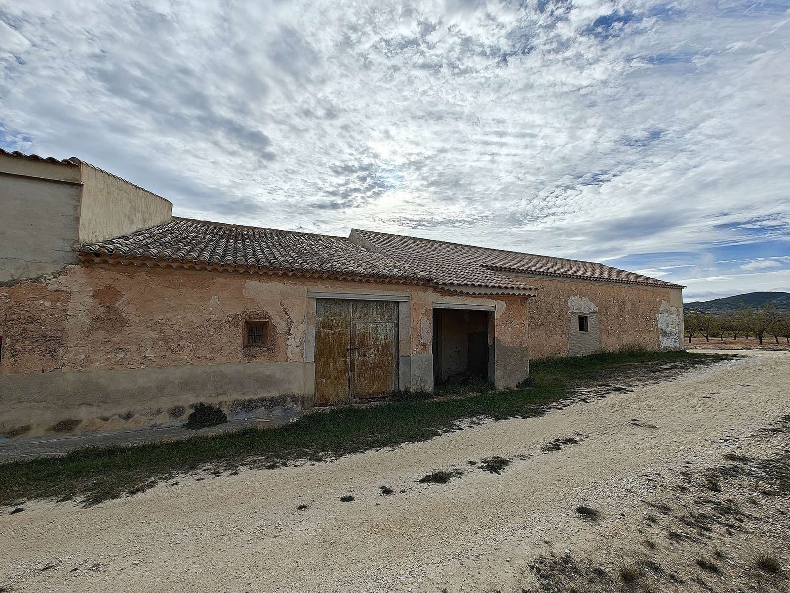 6 bedroom Finca/Country House for sale in Pinoso with pool - € 425,000 (Ref: 9789935)