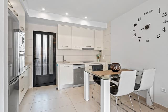 Bungalow de 2 habitaciones en Cabo Roig, Orihuela en venta con piscina - 234.900 € (Ref: 9789945)