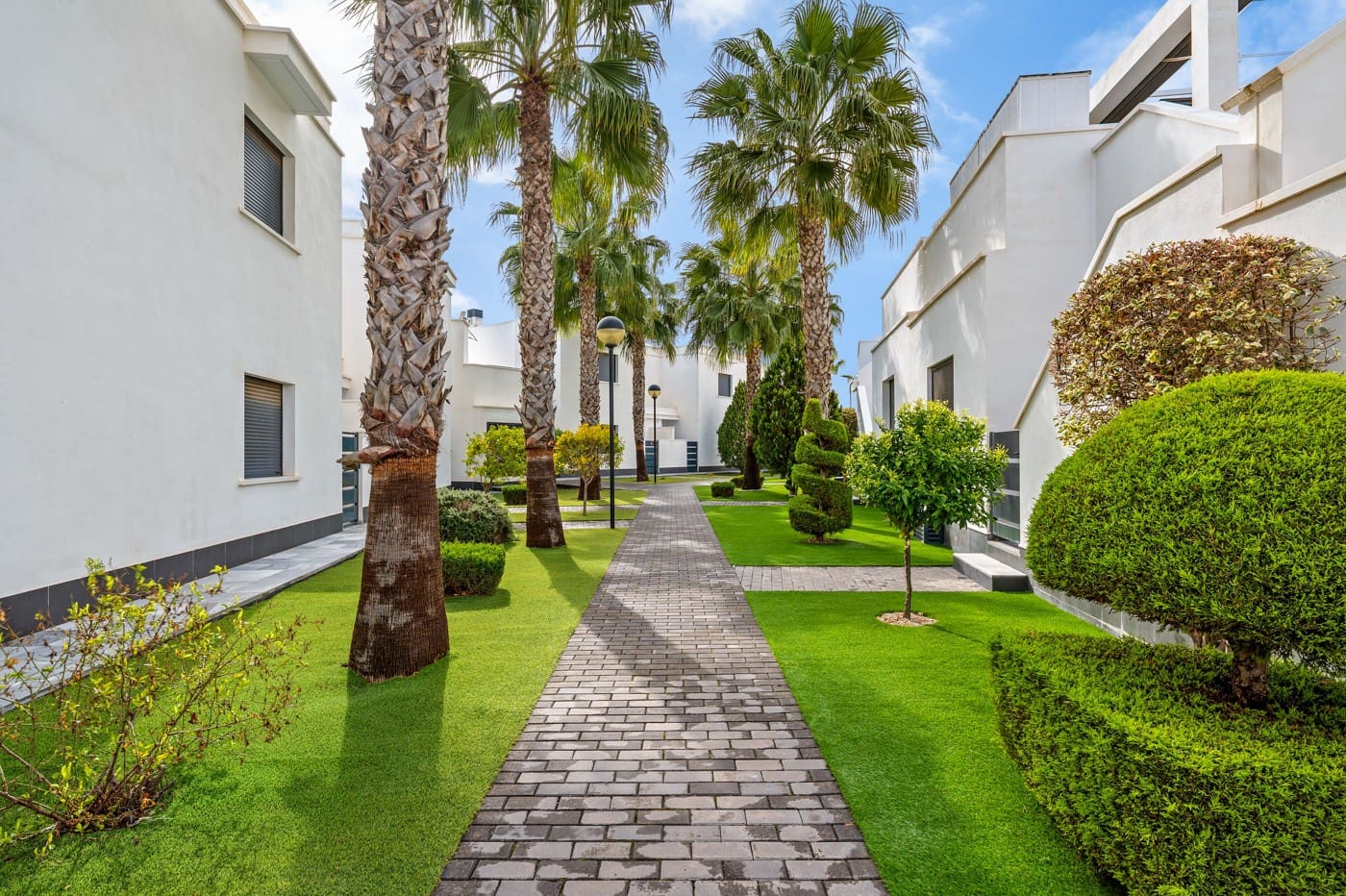 Bungalow de 2 habitaciones en Cabo Roig en venta con piscina - 234.900 € (Ref: 9789945)