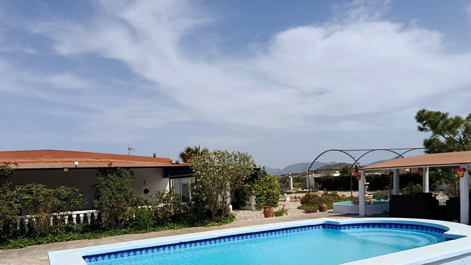 4 Zimmer Finca/Landgut zu verkaufen in Villena mit Pool - 249.995 € (Ref: 9883628)