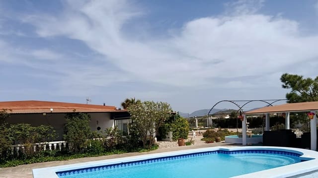 4 Zimmer Finca/Landgut zu verkaufen in Villena mit Pool - 249.995 € (Ref: 9883628)