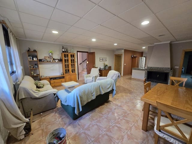 6 bedroom Townhouse for sale in Salinas - € 159,999 (Ref: 9893548)