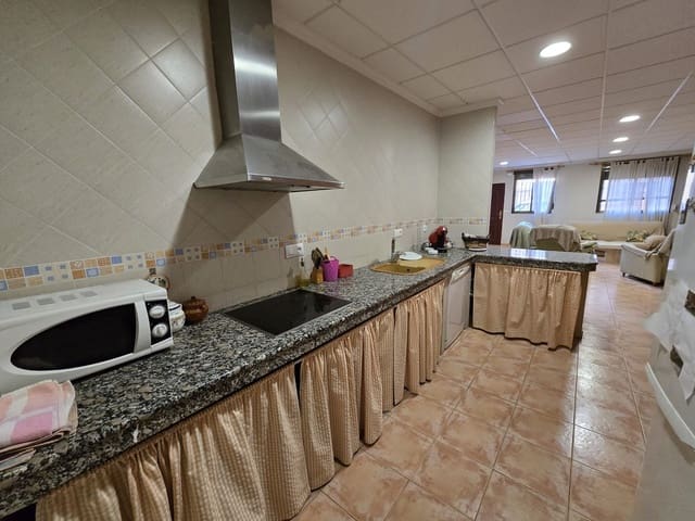 6 bedroom Townhouse for sale in Salinas - € 159,999 (Ref: 9893548)