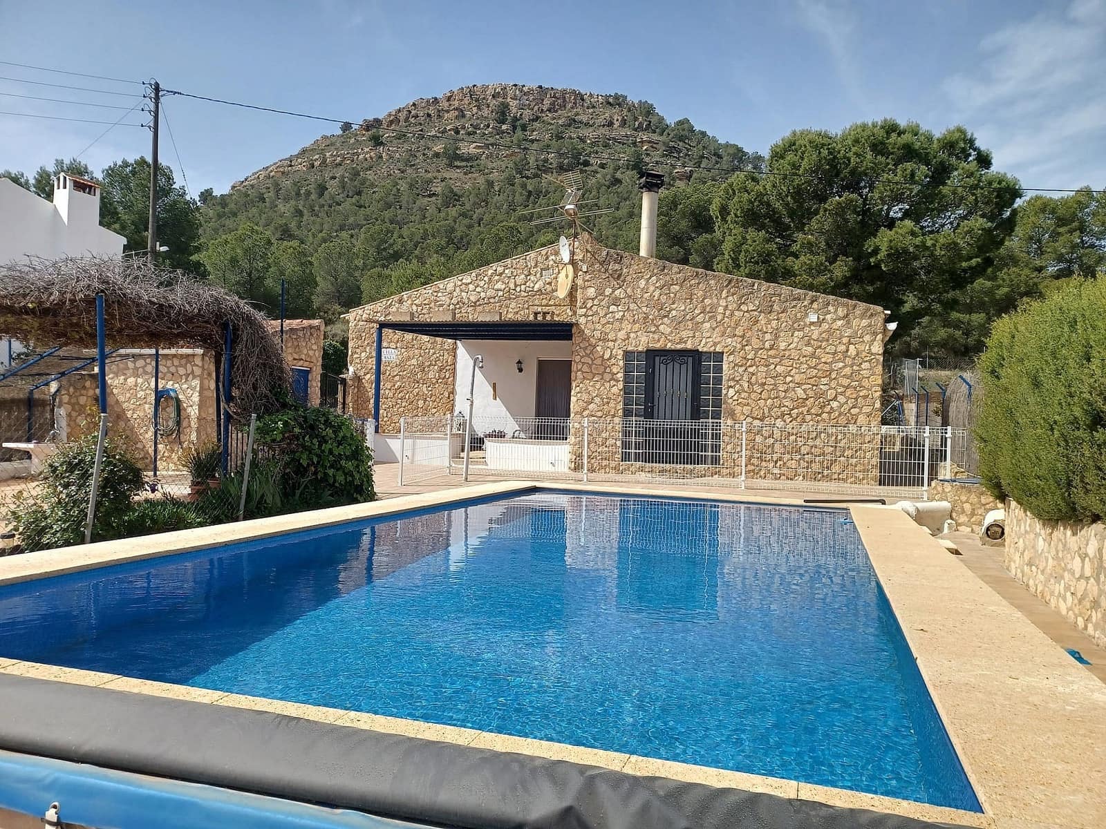 Finca/Casa Rural de 3 habitaciones en Yecla en venta con piscina - 199.995 € (Ref: 9904903)